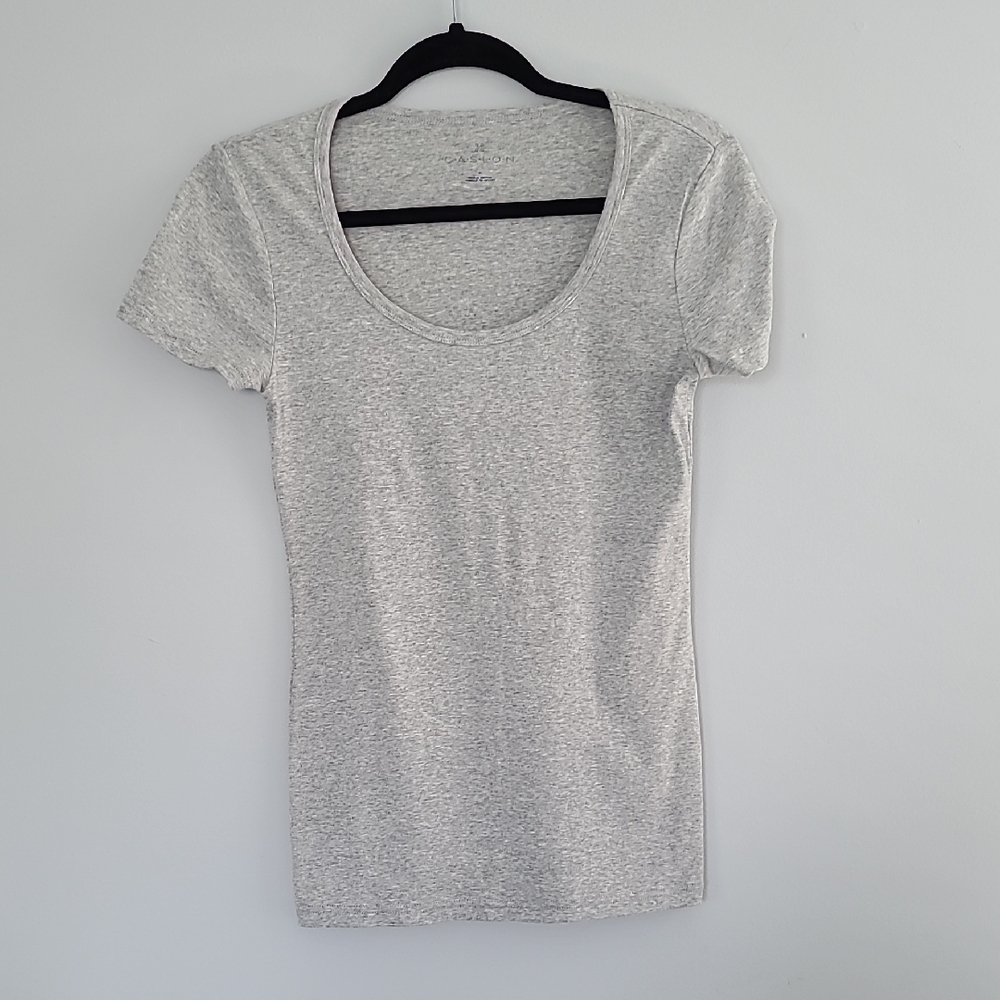 Ocasion Gray Fitted Scoop Neck T-Shirt